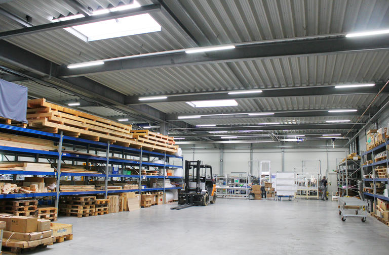 Bildbeschreibung, die über mehrere Zeilen geht, wird erst bei mouseover vollständig angezeigt (wenn Beschreibung außerhalb)